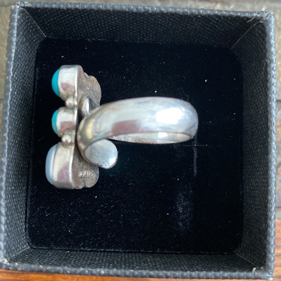 TURQUOISE AND PEARLS- cultured pearls- with think STERLING Silver band & setting - Picture 4 of 4